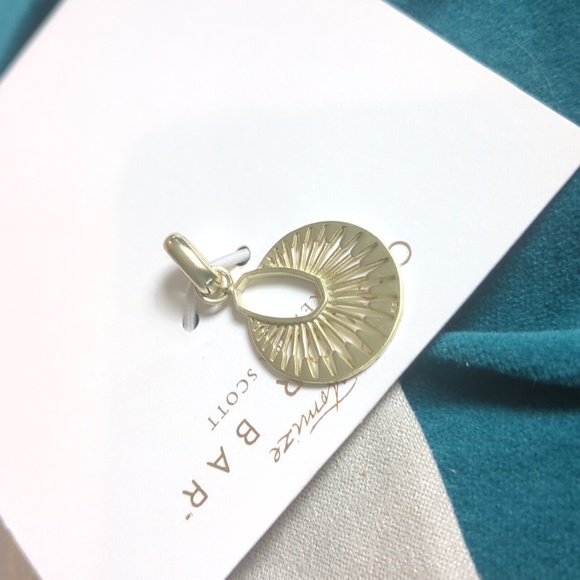 NWT Kendra Scott Sunburst Didi Gold Charm - Picture 6 of 6